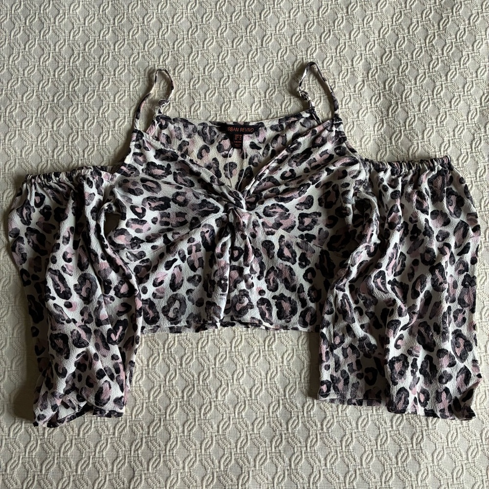 Urban Revivo Leopard Print Off The Shoulder Long Sleeve Crop Top